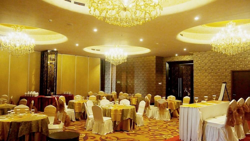 Sapphire Sky Hotel&Conference Serpong Eksteriør billede