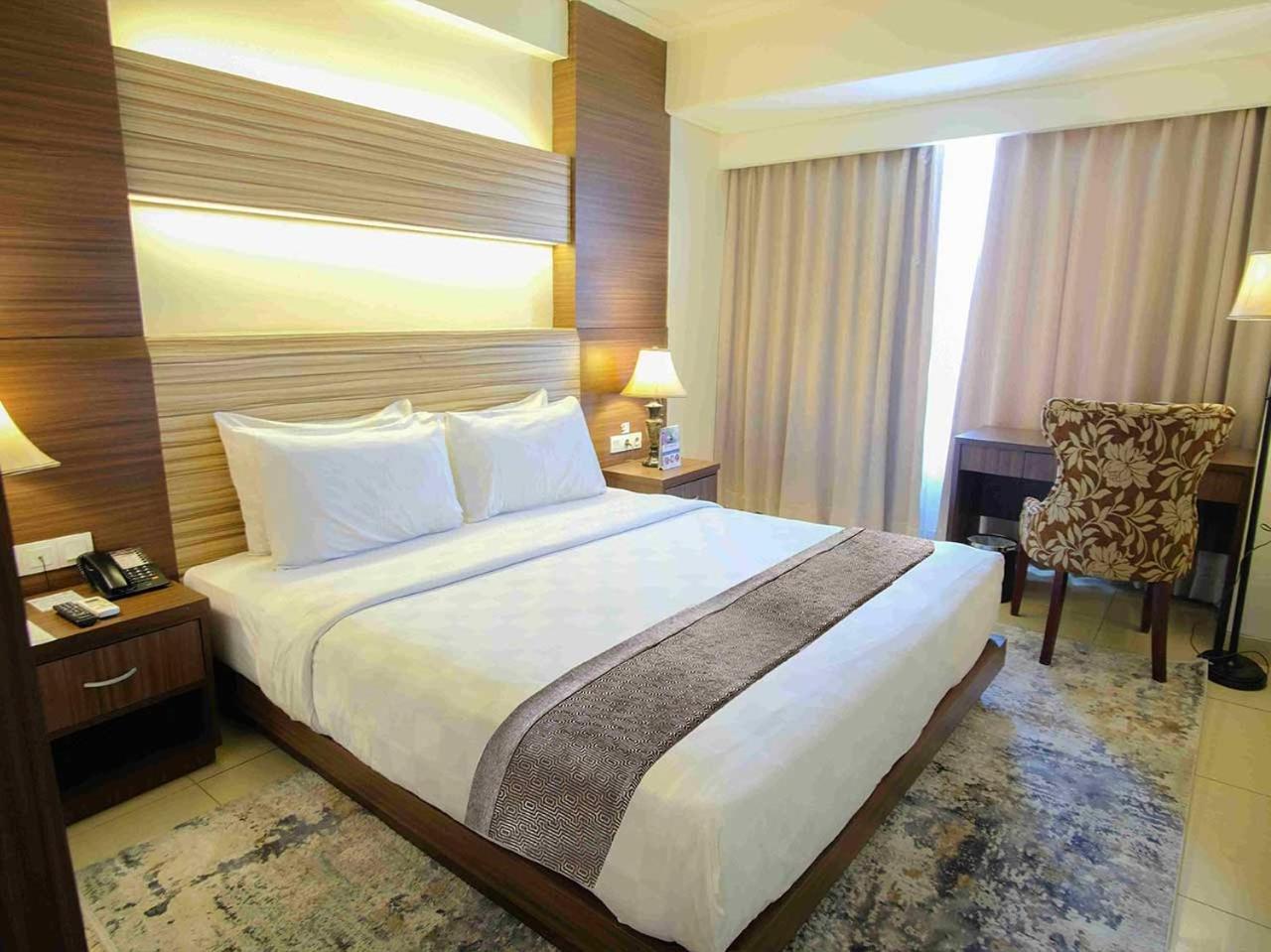 Sapphire Sky Hotel&Conference Serpong Eksteriør billede