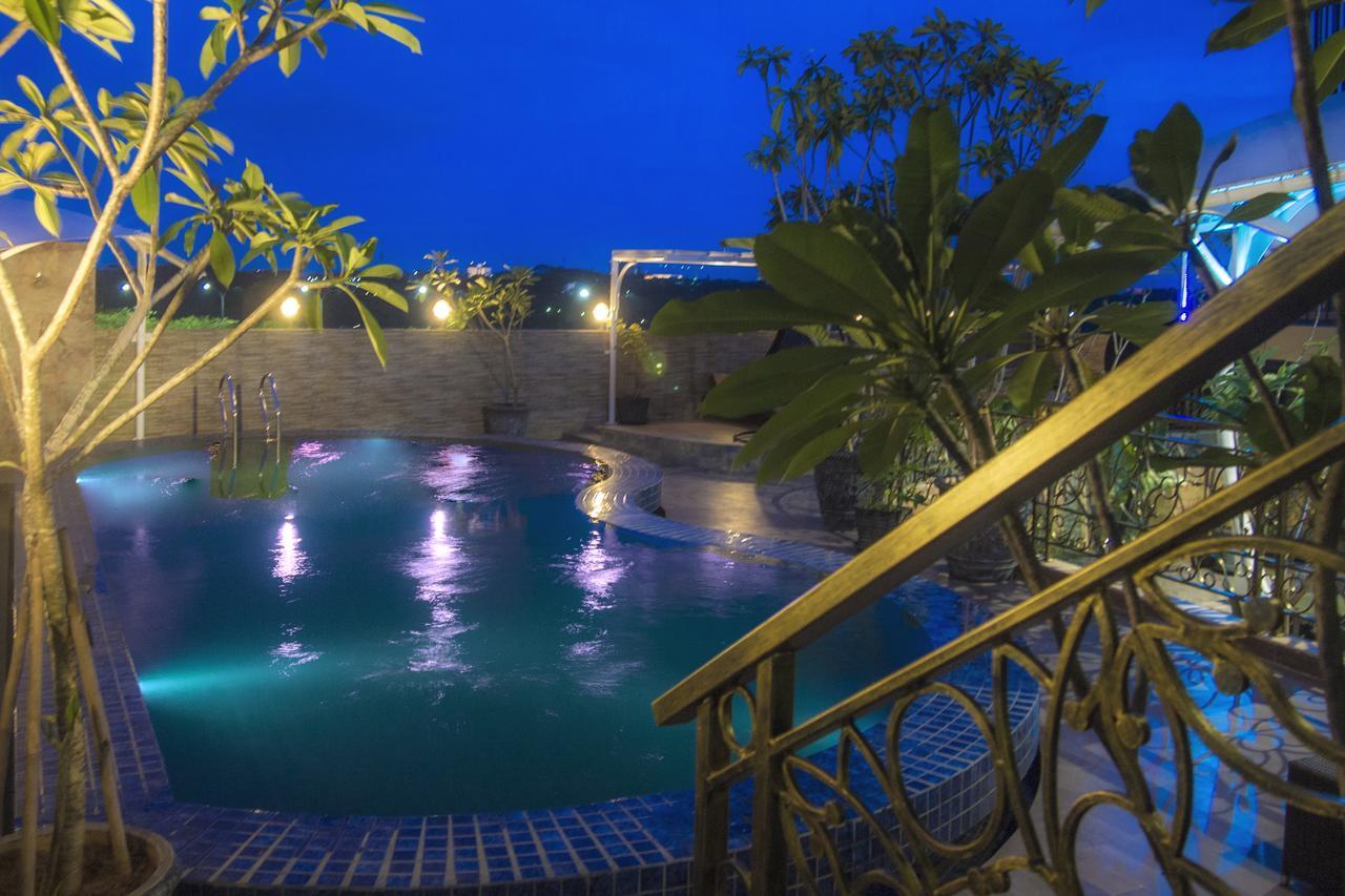 Sapphire Sky Hotel&Conference Serpong Eksteriør billede